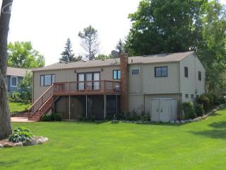 14263 Swanee Beach Dr, Fenton, MI 48430-1463