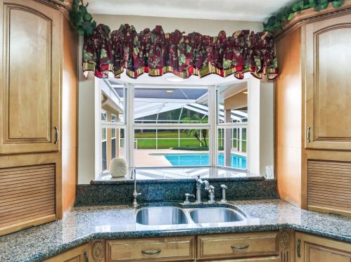 12607 51 St, Tampa FL 33619-1418 exterior