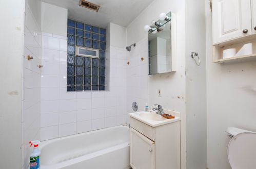 1442 Kedzie Ave, Chicago IL 60629-3532 exterior