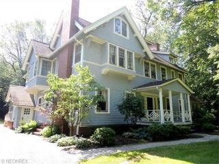 11926 Lake Shore Blvd, Cleveland OH  44123-2157 exterior