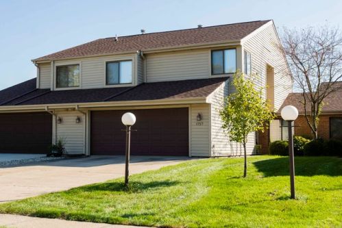 1727 Devonshire Dr, Champaign IL  61821-5901 exterior