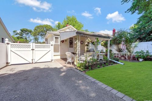 29 Vondran St, Huntington Station NY 11746-2548 exterior