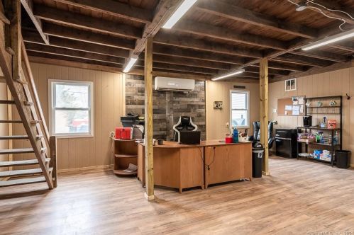 334 Maple Ave, Uncasville CT 06382-2018 exterior