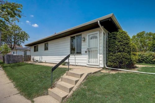 5701 72nd St, Milwaukee, WI 53218-2228