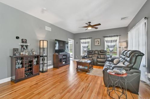 17 Sunrise Ln, Poughkeepsie NY exterior