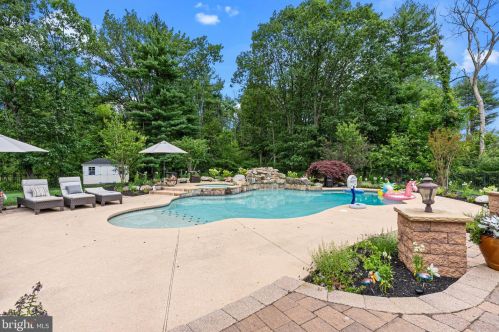 2214 Denbeigh Dr, Jamison PA 18929-1446 exterior