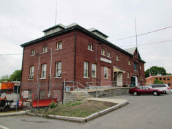 90 Crafts St, Newton, MA 02458-1259