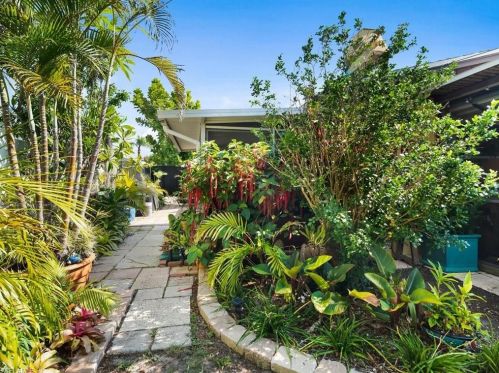 726 95th Ave, Naples FL 34108-2457 exterior