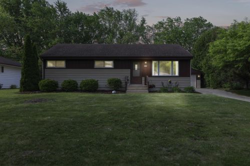 5207 Churchill Ln, Milwaukee, WI 53223-3542