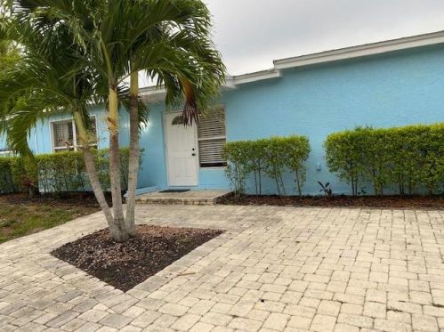 170 Princess Dr, Fort Pierce, FL 34952-2336