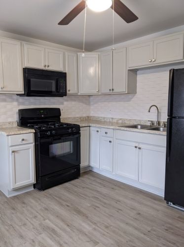 644 Lenox Ave, Waukegan IL 60085-6402 exterior