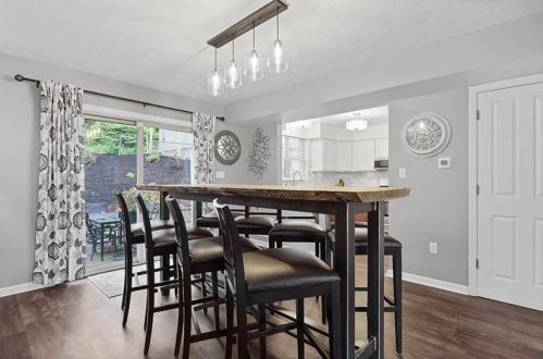 5015 Broad St, Pittsburgh PA  15224-2403 exterior