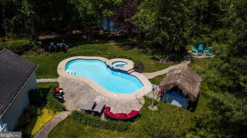 344 Freehold Rd, Jackson Twp NJ 08527-4632 exterior