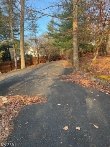 16 Vanderbilt Dr, Livingston NJ 07039-6102 exterior