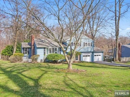 27 Highland Rd, Montvale, NJ 07645-2013