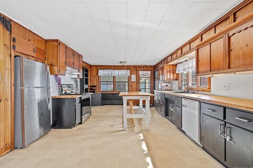 194 Mechanic St, Killingly CT 06239-1919 exterior