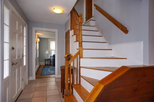 68 Warren Ave, Woburn MA 01801-4948 exterior