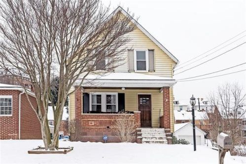 1886 Cliff St, Moon Twp, PA 15108-2206