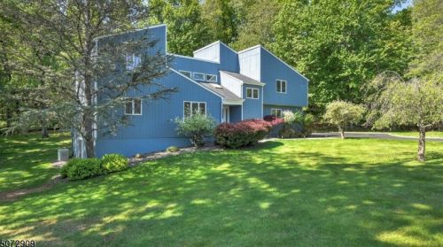 22 Drysdale Ln, Bridgewater, NJ 08807-2111