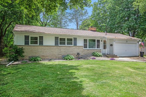 1129 Berkshire Dr, Kalamazoo, MI 49006-5475