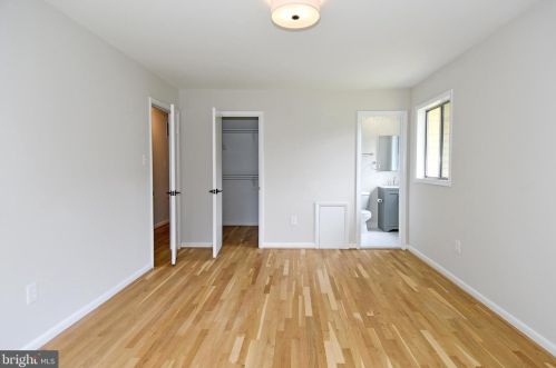 2879 Glenora Ln, Rockville MD 20850-3055 exterior