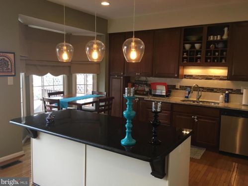 6311 Franconia Commons Dr, Alexandria VA  22310-2567 exterior