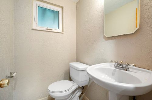 349 Anthon Dr, Pittsburgh PA 15235-3911 exterior