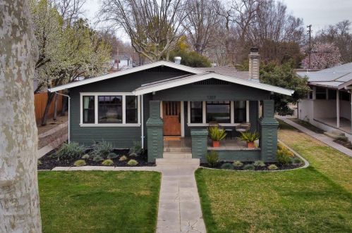 1207 Myrtle St, Turlock CA  95380-4933 exterior