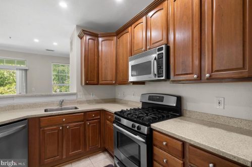 13106 Marcey Crk Rd, Herndon VA 20171-4820 exterior