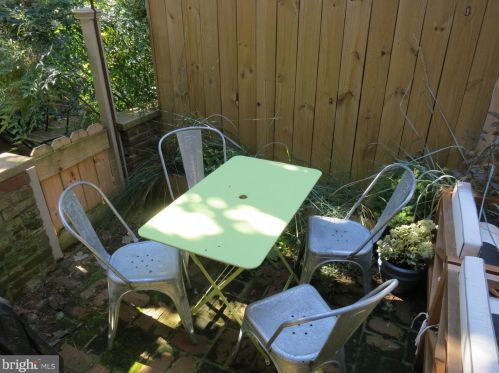 324 Camac St, Philadelphia PA 19140-4214 exterior