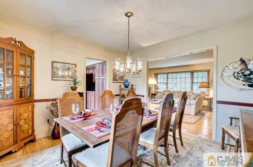 68 Monroe Ave, Edison NJ 08820-3724 exterior