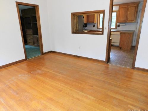 39 Hatch Hl Rd, Vernon CT 06066-6135 exterior