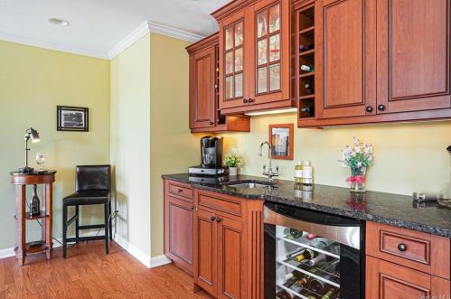 12 Pne Rd, Valhalla NY 10595-1129 exterior