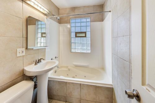 8908 Dorchester Ave, Chicago IL 60619-7005 exterior