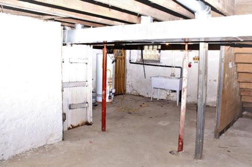 2536 Maple Ave, Pittsburgh PA 15214-3321 exterior