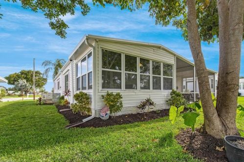 528 Charlemagne Blvd, Naples FL 34112-7135 exterior