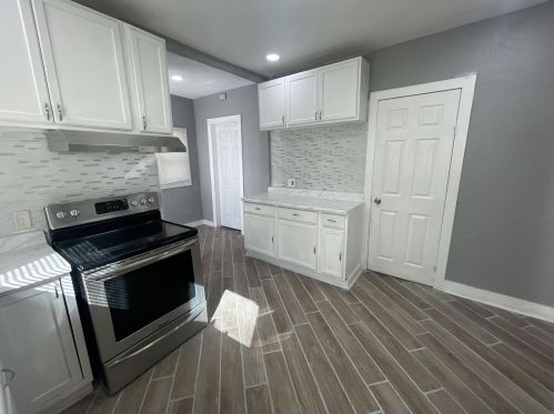 4869 57th St, Milwaukee WI  53218-4239 exterior