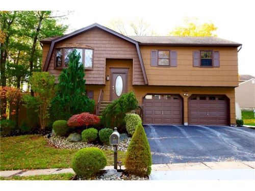 49 Midwood Ave, Edison, NJ 08820-2815