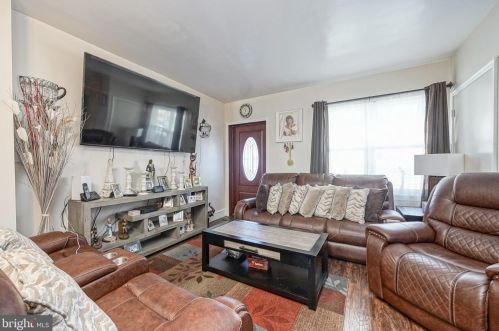 6327 Glenloch St, Philadelphia PA  19135-3203 exterior