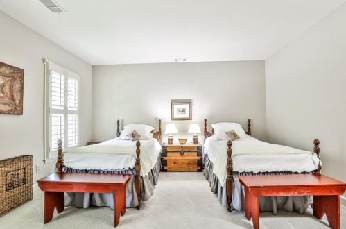 4748 Dunwoody Sta Dr, Atlanta GA 30338-4704 exterior