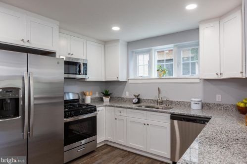 328 Walnut St, Lancaster PA  17602-2404 exterior