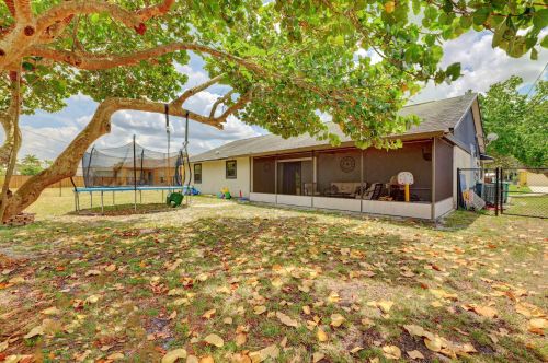 2661 Monterrey Ln, Fort Pierce FL 34953-2085 exterior