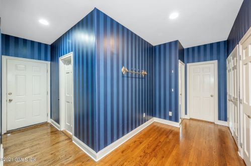 158 Clapboard Rdg Rd, Greenwich CT 06831-3351 exterior