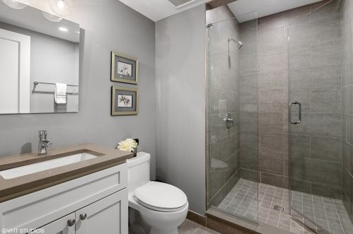 3621 Hermitage Ave, Chicago IL 60613-3507 exterior