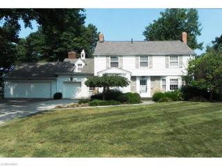 13966 Estill Dr, Cleveland, OH 44107-1455