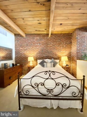 122 Chestnut St, Philadelphia PA  19106-3023 exterior