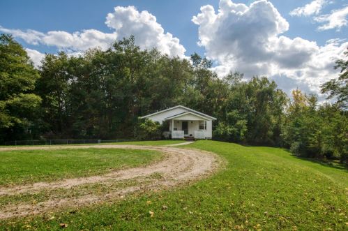 3890 Knapp St, Grand Rapids MI 49525-9602 exterior