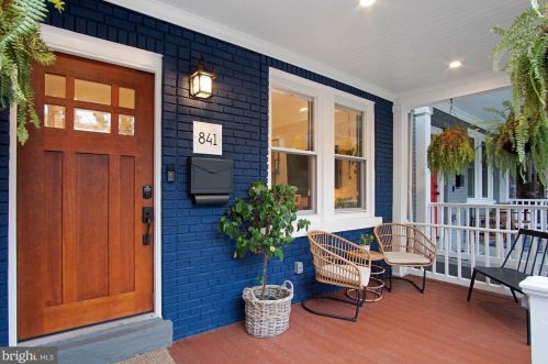 841 Decatur St, Washington, DC 20017-3918
