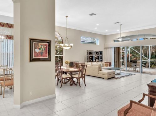 6910 Fairway Lk Dr, Boynton Beach FL 33472-6807 exterior