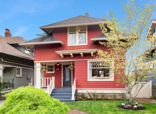 218 18th Ave, Seattle WA  98146-3524 exterior